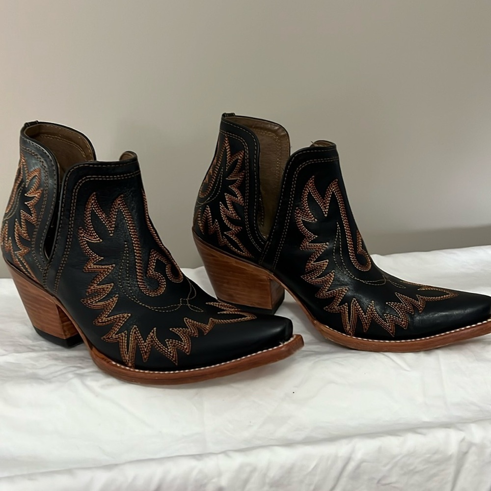 Women’s Ariat ankle leather boots